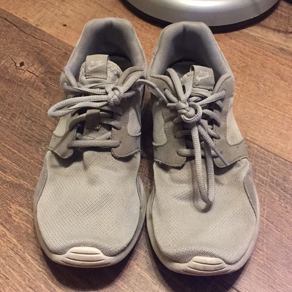 gray nike sneakers - Picture 4 of 4